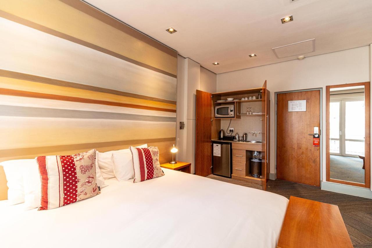 Hippo Boutique 4*