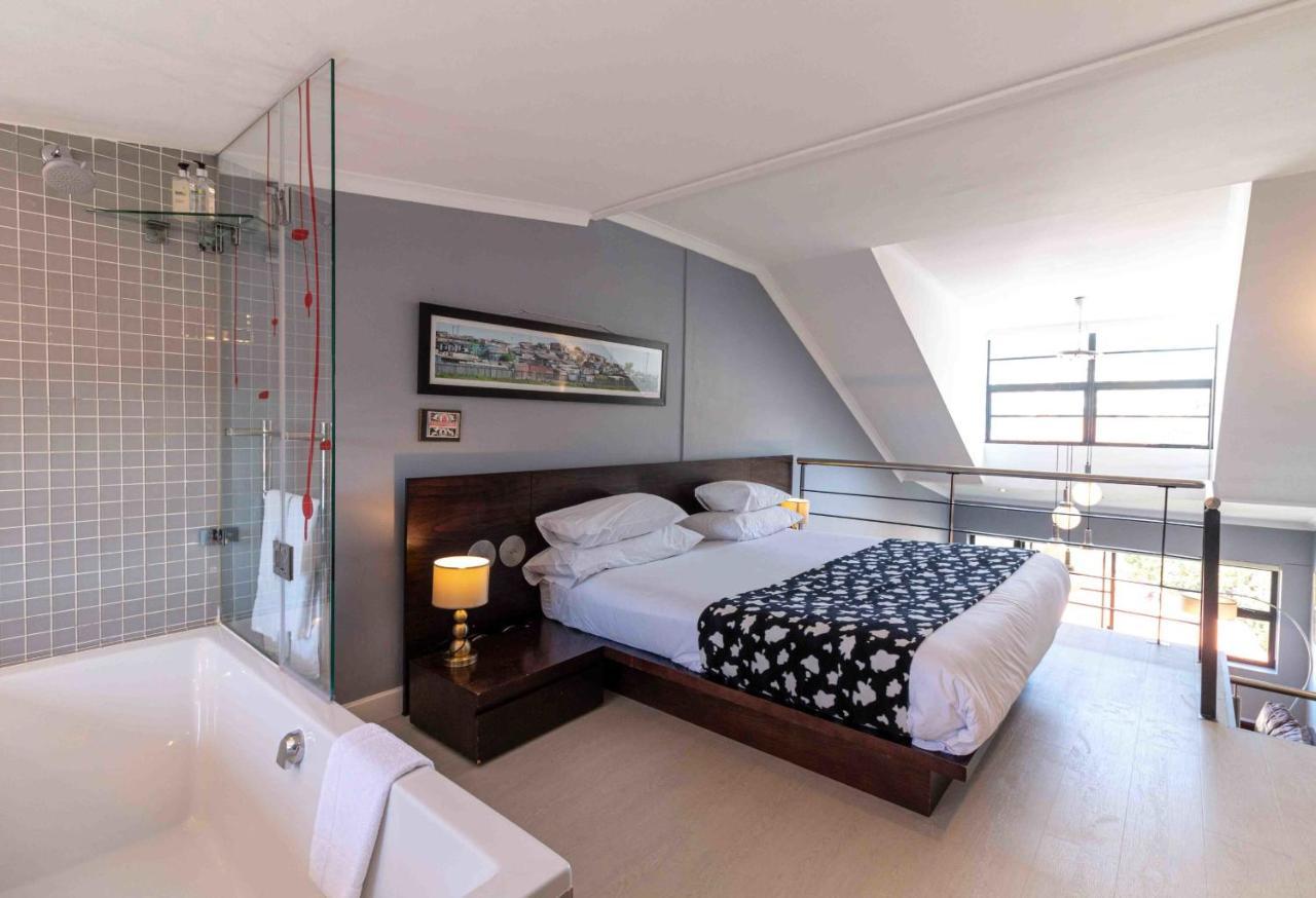 Hippo Boutique 4*